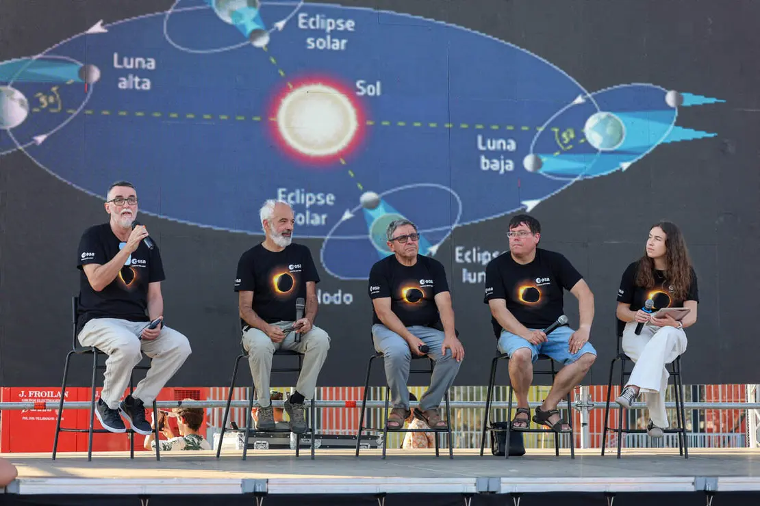 Acto celebrado en el Palacio de Exposiciones de Le&oacute;n con motivo del eclipse solar