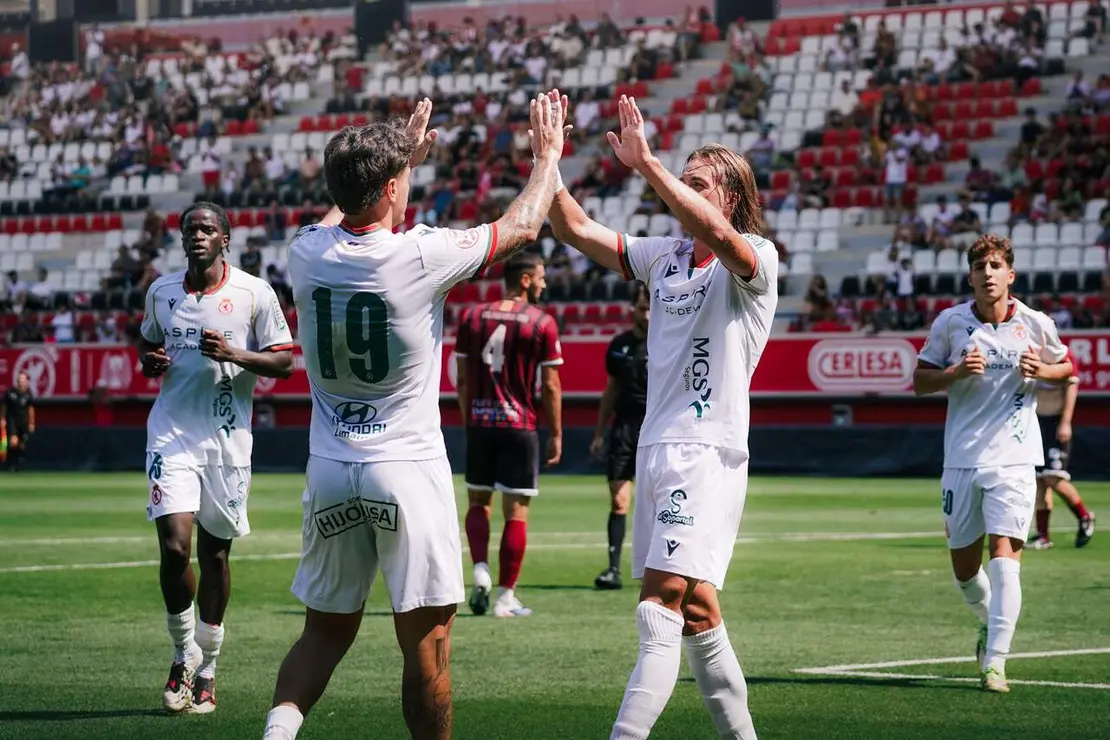 Los de Jandro Castro, todav&iacute;a con la plantilla a medio confeccionar, no encontraron rival en un Salamanca muy inferior. Foto: CyDL.