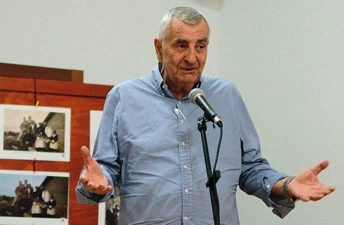 letras-10-Pedro-Gonz&aacute;lez-agradeciendo-la-distinci&oacute;n-recibida