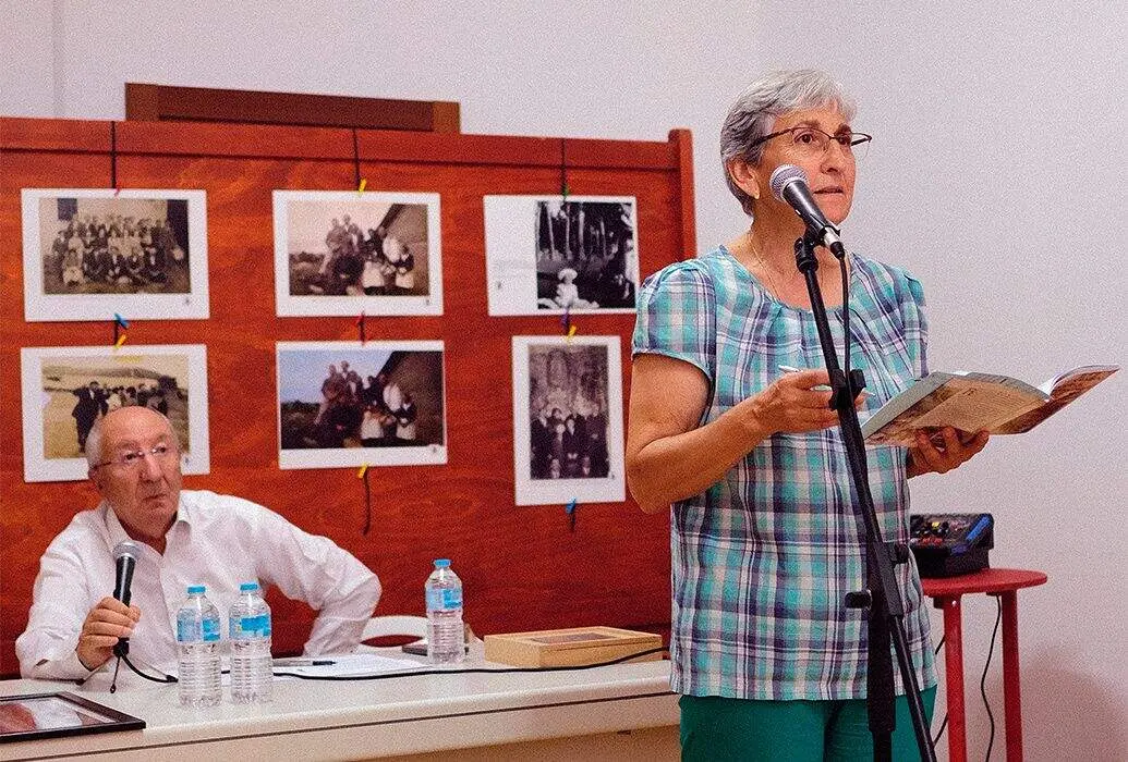 Letras-6-Marfia-Redondo-present&oacute;-Versos-a-OLiegos-2026-y-el-libro-de-Armando-Ramos