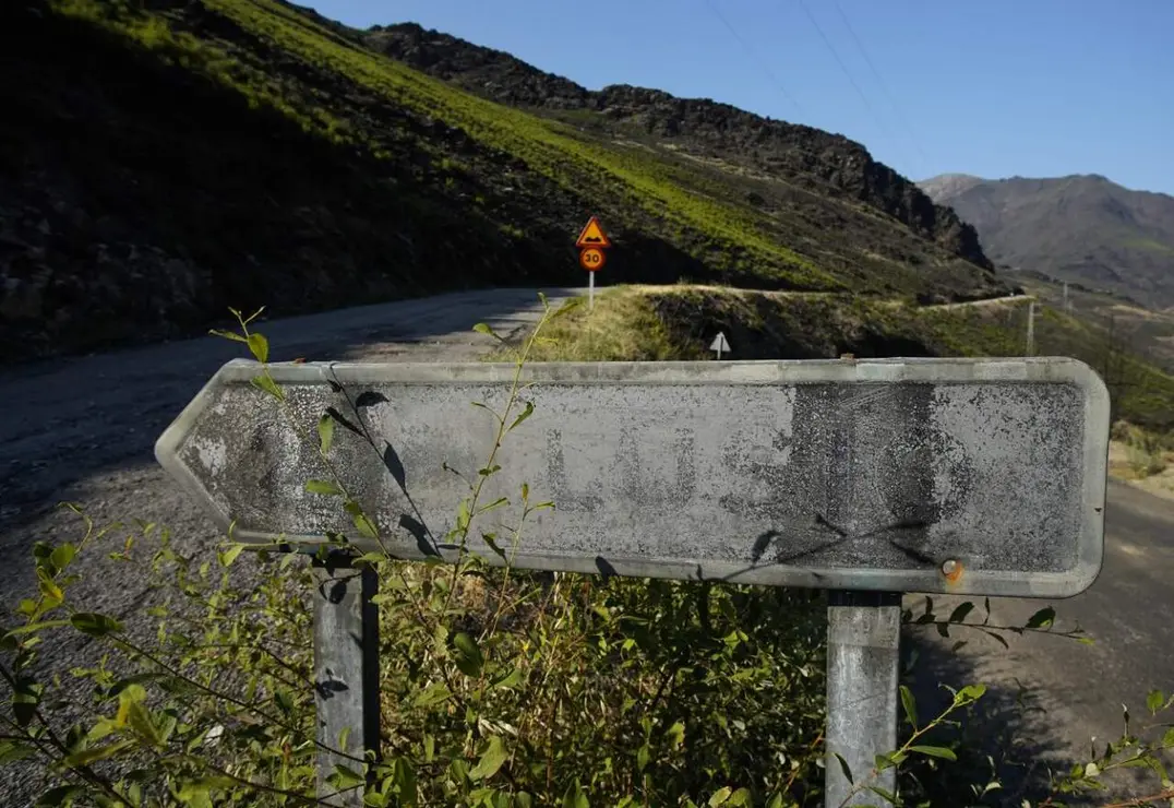 Se cumple un a&ntilde;o del pavoroso incendio que arras&oacute; la aldea berciana de Lus&iacute;o, en el municipio de Oencia, donde se sigue trabajando en la reconstrucci&oacute;n: "Va muy lento". Foto: C&eacute;sar S&aacute;nchez.