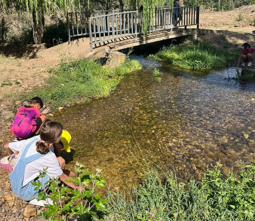 Ni&ntilde;os de Villamor de &Oacute;rbigo en la excursi&oacute;n al r&iacute;o-02