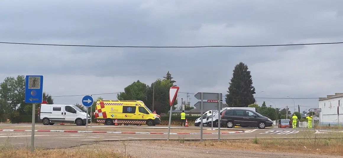 Cuarto accidente en un mes en el cruce de la N-120 en Villadangos.