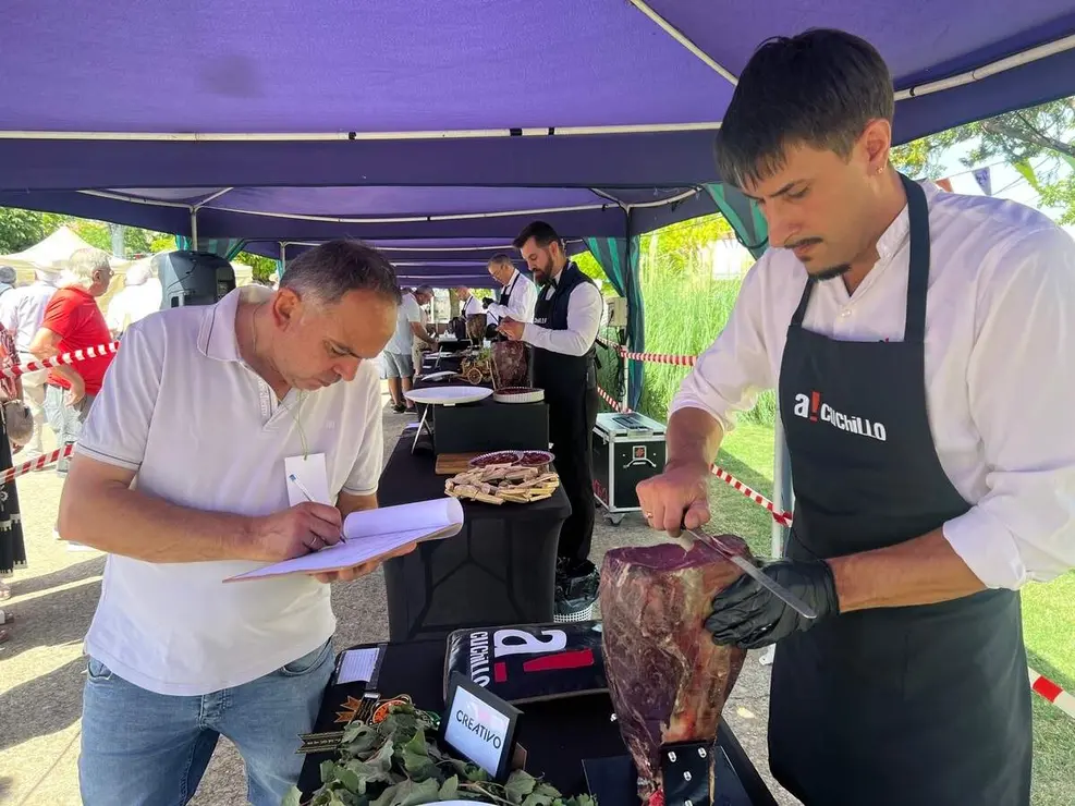 VIII Campeonato auton&oacute;mico de cortadores de cecina 'Agust&iacute;n Risue&ntilde;o'