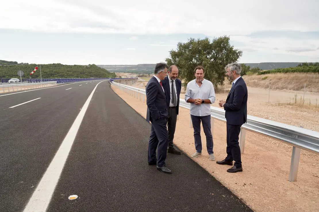 El ministro de Transportes y Movilidad Sostenible, &Oacute;scar Puente, preside la puesta en servicio de dos nuevos tramos de la Autov&iacute;a del Duero, A-11, entre Tudela de Duero y Quintanilla de Arriba, en la provincia de Valladolid
