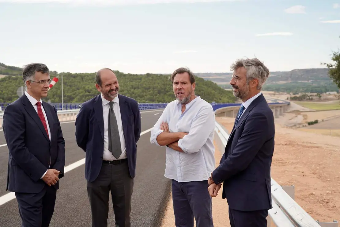 El ministro de Transportes y Movilidad Sostenible, &Oacute;scar Puente, preside la puesta en servicio de dos nuevos tramos de la Autov&iacute;a del Duero, A-11, entre Tudela de Duero y Quintanilla de Arriba, en la provincia de Valladolid