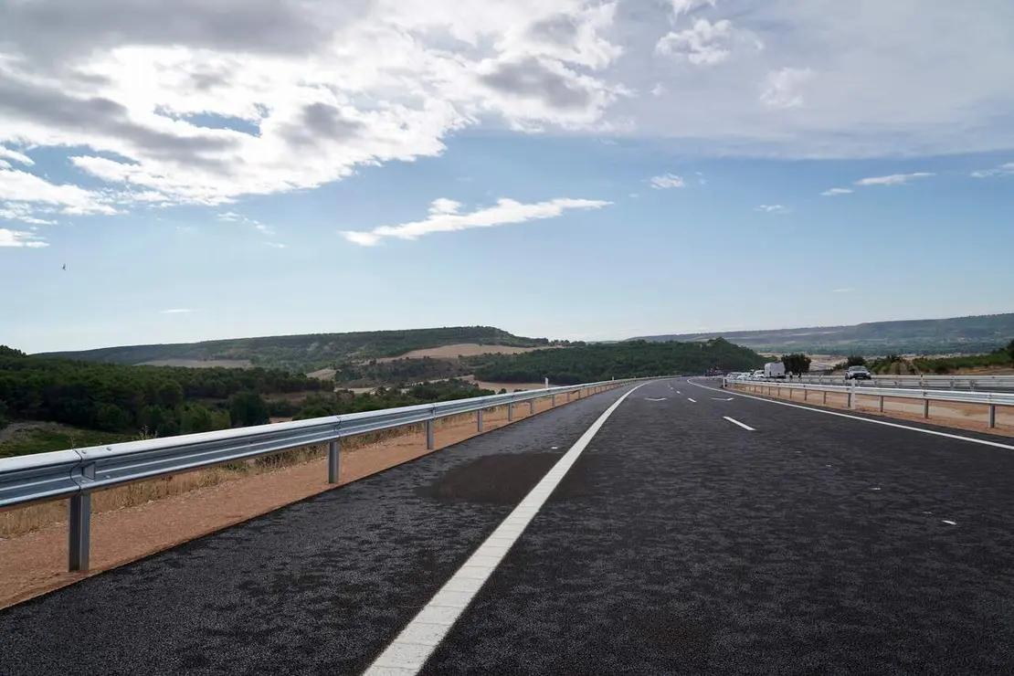 El ministro de Transportes y Movilidad Sostenible, &Oacute;scar Puente, preside la puesta en servicio de dos nuevos tramos de la Autov&iacute;a del Duero, A-11, entre Tudela de Duero y Quintanilla de Arriba, en la provincia de Valladolid