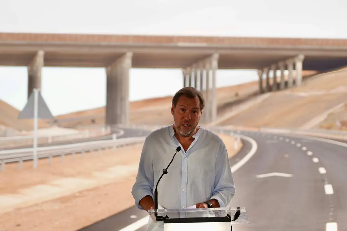 El ministro de Transportes y Movilidad Sostenible, &Oacute;scar Puente, preside la puesta en servicio de dos nuevos tramos de la Autov&iacute;a del Duero, A-11, entre Tudela de Duero y Quintanilla de Arriba, en la provincia de Valladolid