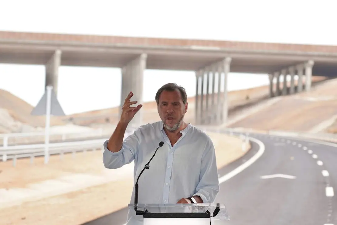 El ministro de Transportes y Movilidad Sostenible, &Oacute;scar Puente, preside la puesta en servicio de dos nuevos tramos de la Autov&iacute;a del Duero, A-11, entre Tudela de Duero y Quintanilla de Arriba, en la provincia de Valladolid