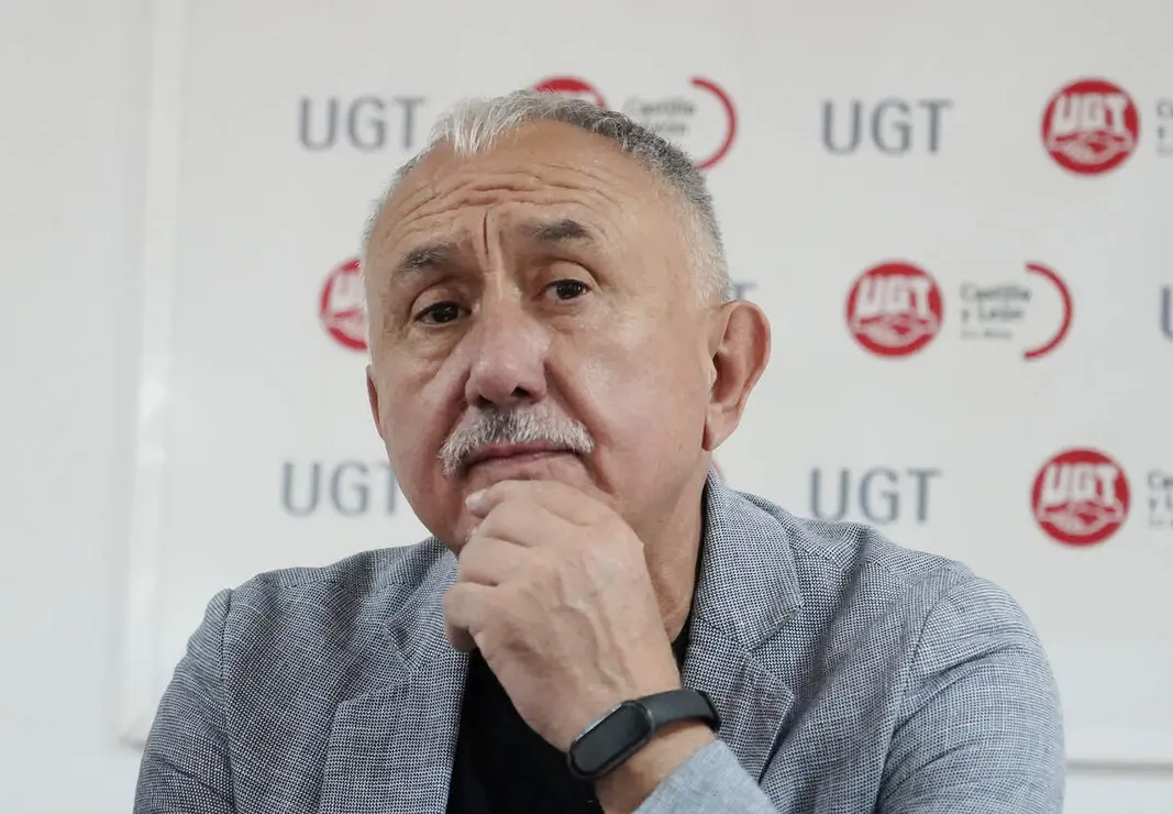El secretario general de UGT, Pepe &Aacute;lvarez, junto al secretario general del sindicato en Castilla y Le&oacute;n, &Oacute;scar Lobo, en Ponferrada tras su visita a la BRIF de Tabuyo del Monte