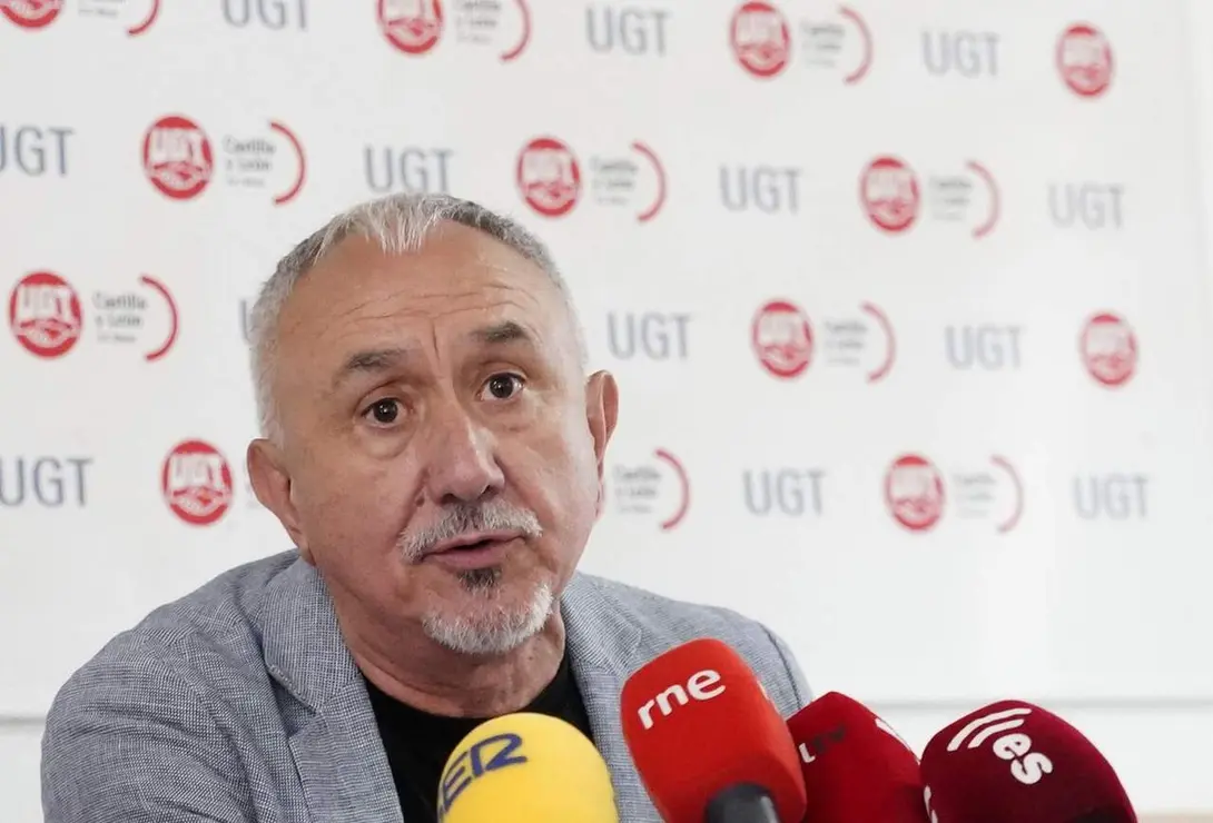 El secretario general de UGT, Pepe &Aacute;lvarez, junto al secretario general del sindicato en Castilla y Le&oacute;n, &Oacute;scar Lobo, en Ponferrada tras su visita a la BRIF de Tabuyo del Monte