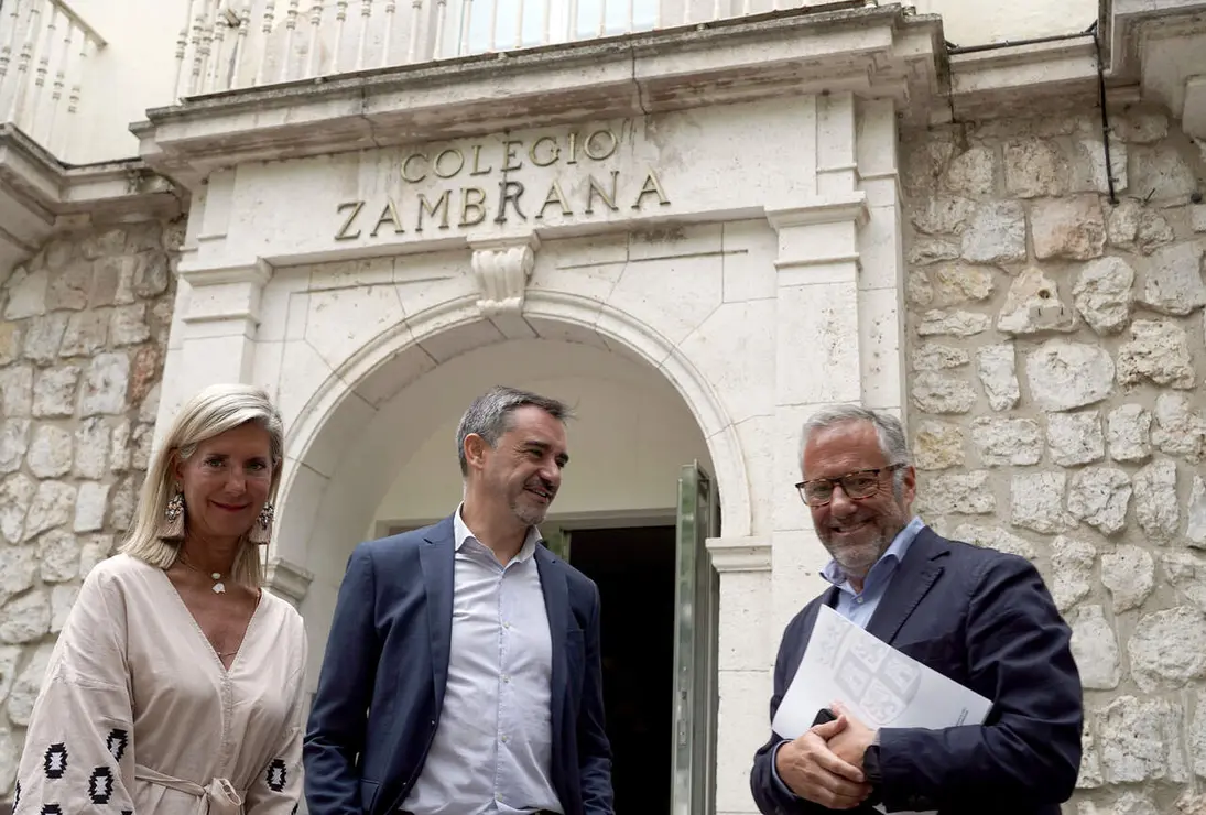 El vicepresidente primero de la Junta y consejero de Desregulaci&oacute;n, Familia y Ayudas Sociales, Carlos Poll&aacute;n, visita el centro de menores Zambrana.