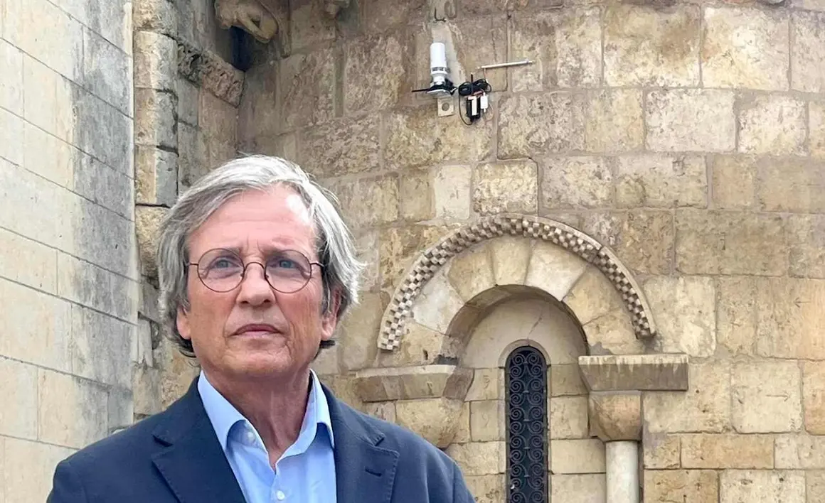 El director general de Patrimonio Cultural, Jos&eacute; Ram&oacute;n Sola, visita la iglesia del Mercado en Le&oacute;n