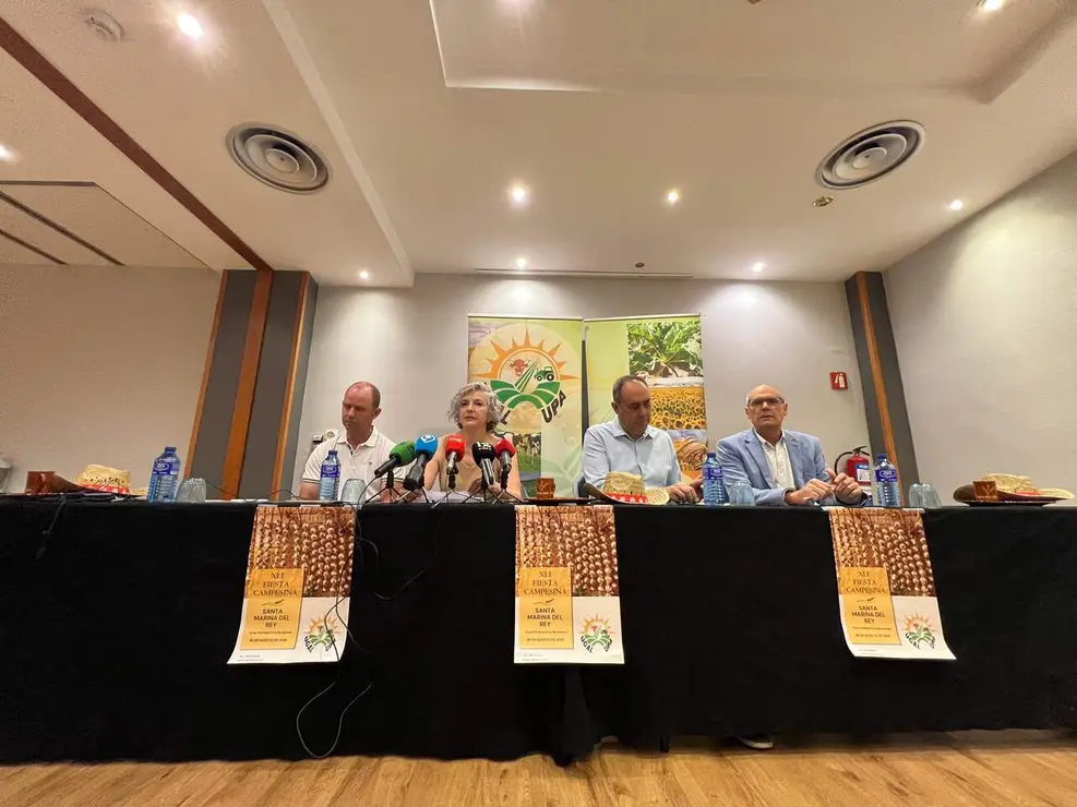 Presentaci&oacute;n de la Fiesta Campesina que organiza la Uni&oacute;n de Ganaderos y Agricultores de Le&oacute;n, UGAL, con la asistencia de la secretaria general, Sonia Castro, y el alcalde de Santa Marina del Rey, Francisco Javier &Aacute;lvarez