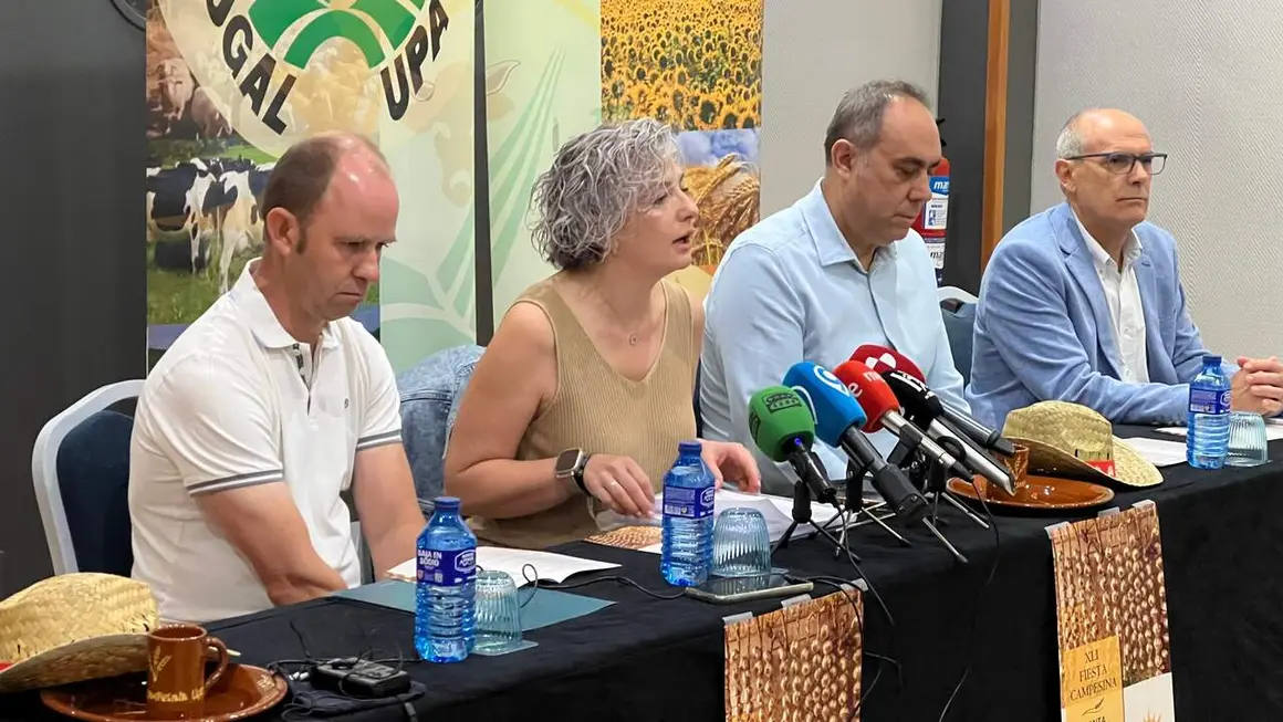 Presentaci&oacute;n de la Fiesta Campesina que organiza la Uni&oacute;n de Ganaderos y Agricultores de Le&oacute;n, UGAL, con la asistencia de la secretaria general, Sonia Castro, y el alcalde de Santa Marina del Rey, Francisco Javier &Aacute;lvarez