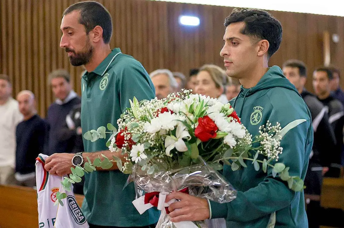 La Cultural y Deportiva Leonesa ya ha dado uno de los primeros pasos simb&oacute;licos antes de afrontar una nueva temporada. La expedici&oacute;n culturalista se desplaz&oacute; este jueves hasta la Bas&iacute;lica de La Virgen del Camino para mantener una tradici&oacute;n que se repite cada a&ntilde;o con el inicio de la competici&oacute;n.