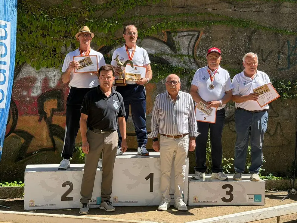 El Campeonato de Espa&ntilde;a de Bolo Leon&eacute;s re&uacute;ne en la bolera de San Marcos a 70 participantes. Fotos: Ayto. Le&oacute;n.