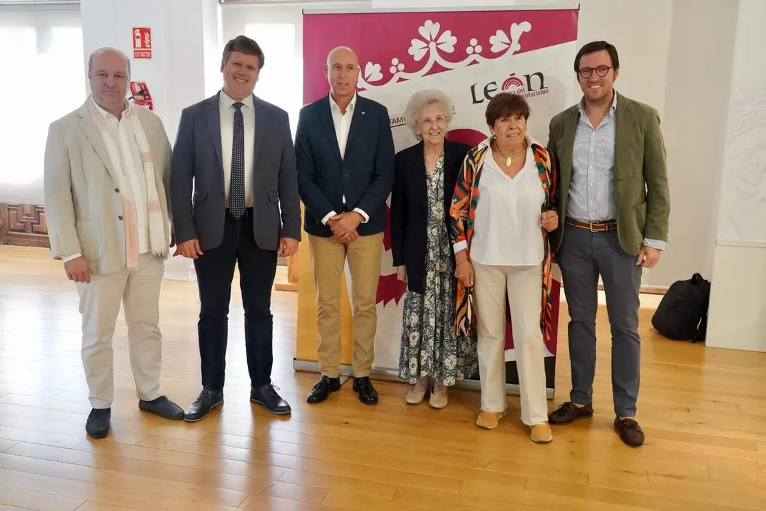 El alcalde de Le&oacute;n, Jos&eacute; Antonio Diez, y la directora de la Fundaci&oacute;n Eutherpe, Margarita Mor&aacute;is, presentan el XXII Curso para pianistas, directores y Joven Orquesta Leonesa. Fotos: Campillo.