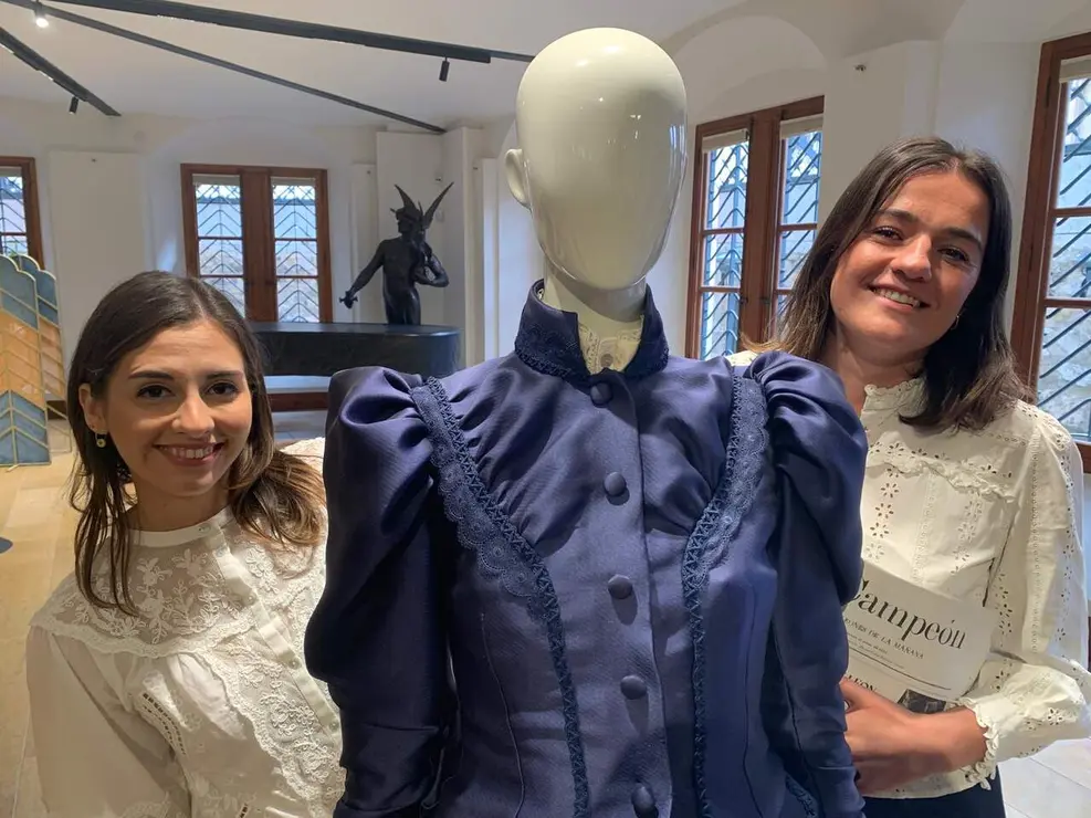Las jefas de Programas P&uacute;blicos y Producci&oacute;n y &Aacute;rea de Negocio, Tienda y Publicaciones de Fundos, Marta Sabugo y Andrea M&eacute;ndez, son las organizadoras de la Feria Modernista de Casa Botines. Foto: A.F. Reca