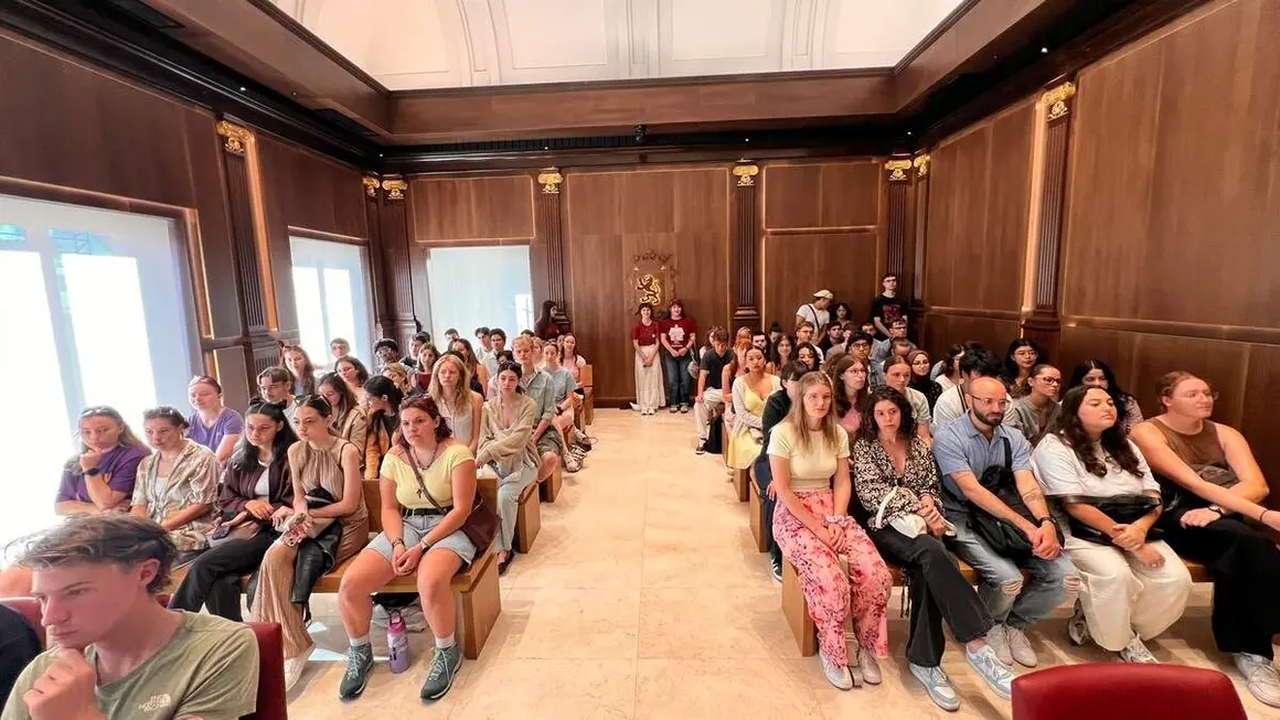 El alcalde de Le&oacute;n, Jos&eacute; Antonio Diez, recibe a los estudiantes internaciones de la Universidad de Le&oacute;n