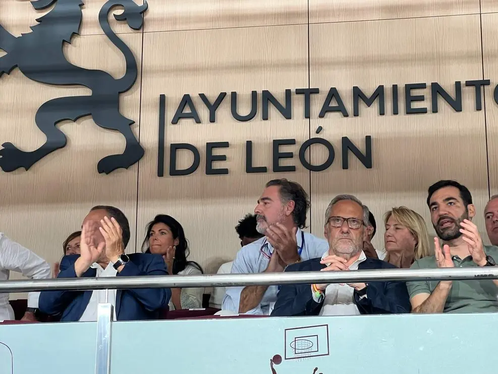 El Real Madrid de baloncesto y el Baskonia se enfrentan en el I Memorial Urbano Gonz&aacute;lez en Le&oacute;n