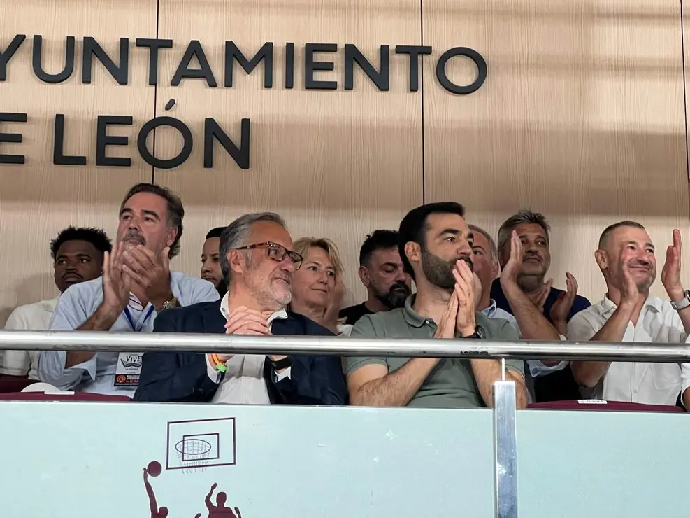 El Real Madrid de baloncesto y el Baskonia se enfrentan en el I Memorial Urbano Gonz&aacute;lez en Le&oacute;n