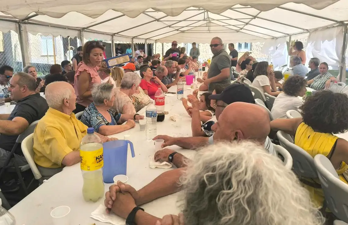 Villanueva del Condado refuerza su vida vecinal con unas fiestas participativas. La localidad, situada a 25 kil&oacute;metros de Le&oacute;n, combina actividad festiva, servicios y empleo para mantener poblaci&oacute;n y conservar abiertas sus escuelas.