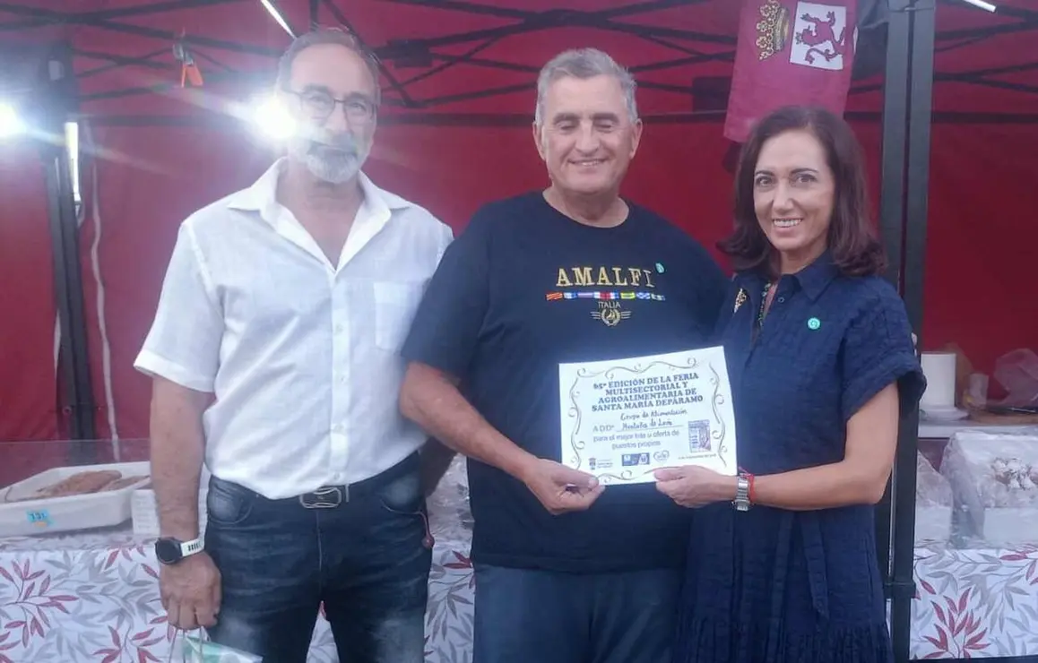 Santa Mar&iacute;a del P&aacute;ramo re&uacute;ne a m&aacute;s de 20.000 visitantes en su feria n&uacute;mero 65. M&aacute;s de 120 expositores participaron en una cita que volvi&oacute; a unir comercio, agroalimentaci&oacute;n, artesan&iacute;a y tradici&oacute;n durante las fiestas patronales.