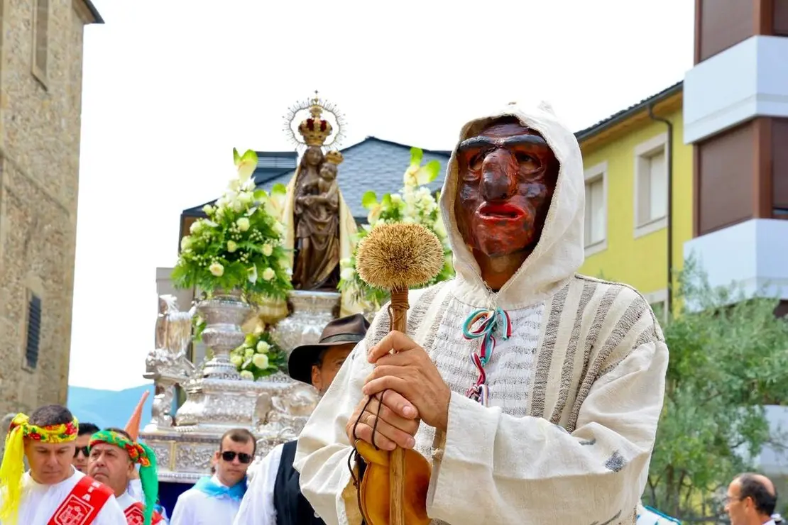 Ponferrada celebra el acto institucional con motivo de la festividad de la Virgen de la Encina y la conmemoraci&oacute;n del LXVIII Aniversario del D&iacute;a de El Bierzo, en el que participan diversas autoridades, entre las que se encuentran el vicepresidente primero y consejero de Desregulaci&oacute;n, Familia y Ayudas Sociales, Carlos Poll&aacute;n, y el consejero de Industria, Universidades, Empleo y Comercio, Juan Carlos Su&aacute;rez-Qui&ntilde;ones