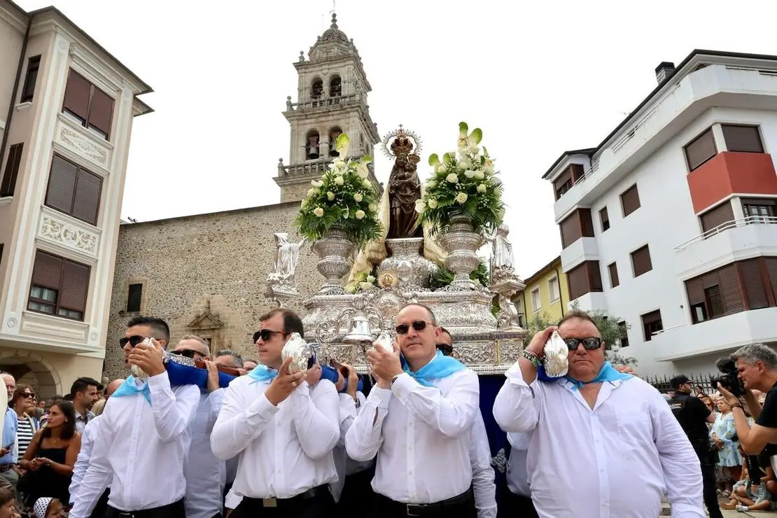 Ponferrada celebra el acto institucional con motivo de la festividad de la Virgen de la Encina y la conmemoraci&oacute;n del LXVIII Aniversario del D&iacute;a de El Bierzo, en el que participan diversas autoridades, entre las que se encuentran el vicepresidente primero y consejero de Desregulaci&oacute;n, Familia y Ayudas Sociales, Carlos Poll&aacute;n, y el consejero de Industria, Universidades, Empleo y Comercio, Juan Carlos Su&aacute;rez-Qui&ntilde;ones