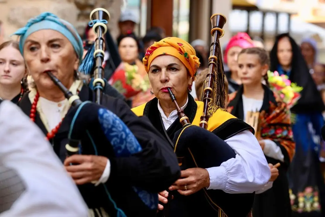 Ponferrada celebra el acto institucional con motivo de la festividad de la Virgen de la Encina y la conmemoraci&oacute;n del LXVIII Aniversario del D&iacute;a de El Bierzo, en el que participan diversas autoridades, entre las que se encuentran el vicepresidente primero y consejero de Desregulaci&oacute;n, Familia y Ayudas Sociales, Carlos Poll&aacute;n, y el consejero de Industria, Universidades, Empleo y Comercio, Juan Carlos Su&aacute;rez-Qui&ntilde;ones