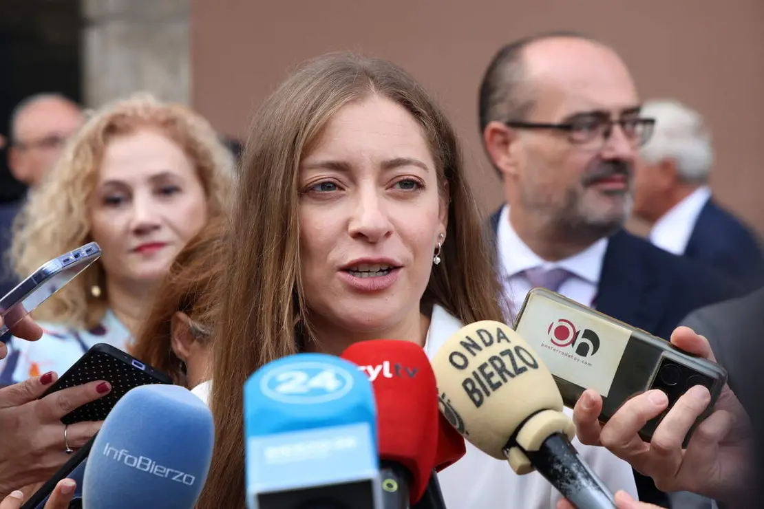 Ponferrada celebra el acto institucional con motivo de la festividad de la Virgen de la Encina y la conmemoraci&oacute;n del LXVIII Aniversario del D&iacute;a de El Bierzo, en el que participan diversas autoridades, entre las que se encuentran el vicepresidente primero y consejero de Desregulaci&oacute;n, Familia y Ayudas Sociales, Carlos Poll&aacute;n, y el consejero de Industria, Universidades, Empleo y Comercio, Juan Carlos Su&aacute;rez-Qui&ntilde;ones