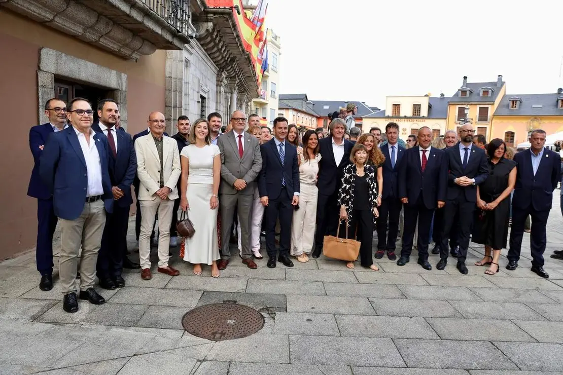 Ponferrada celebra el acto institucional con motivo de la festividad de la Virgen de la Encina y la conmemoraci&oacute;n del LXVIII Aniversario del D&iacute;a de El Bierzo, en el que participan diversas autoridades, entre las que se encuentran el vicepresidente primero y consejero de Desregulaci&oacute;n, Familia y Ayudas Sociales, Carlos Poll&aacute;n, y el consejero de Industria, Universidades, Empleo y Comercio, Juan Carlos Su&aacute;rez-Qui&ntilde;ones