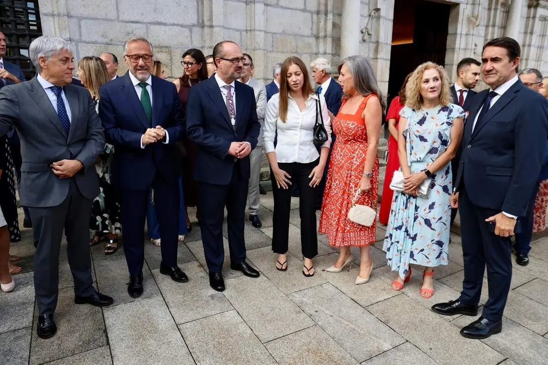 Ponferrada celebra el acto institucional con motivo de la festividad de la Virgen de la Encina y la conmemoraci&oacute;n del LXVIII Aniversario del D&iacute;a de El Bierzo, en el que participan diversas autoridades, entre las que se encuentran el vicepresidente primero y consejero de Desregulaci&oacute;n, Familia y Ayudas Sociales, Carlos Poll&aacute;n, y el consejero de Industria, Universidades, Empleo y Comercio, Juan Carlos Su&aacute;rez-Qui&ntilde;ones