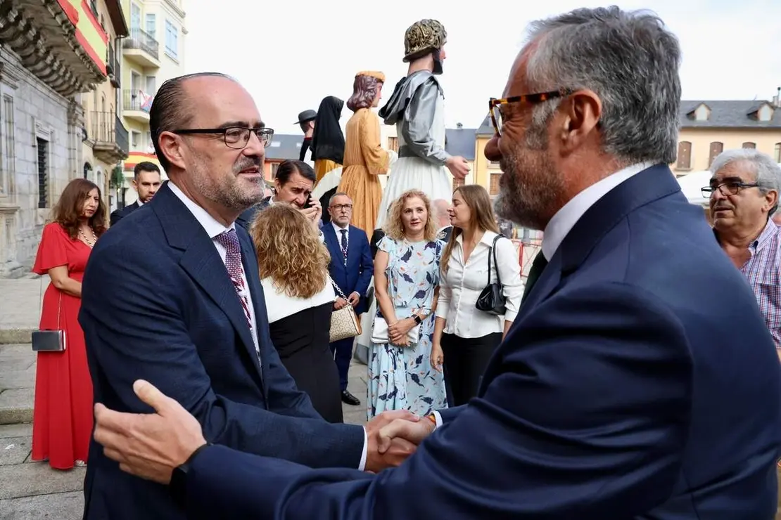 Ponferrada celebra el acto institucional con motivo de la festividad de la Virgen de la Encina y la conmemoraci&oacute;n del LXVIII Aniversario del D&iacute;a de El Bierzo, en el que participan diversas autoridades, entre las que se encuentran el vicepresidente primero y consejero de Desregulaci&oacute;n, Familia y Ayudas Sociales, Carlos Poll&aacute;n, y el consejero de Industria, Universidades, Empleo y Comercio, Juan Carlos Su&aacute;rez-Qui&ntilde;ones