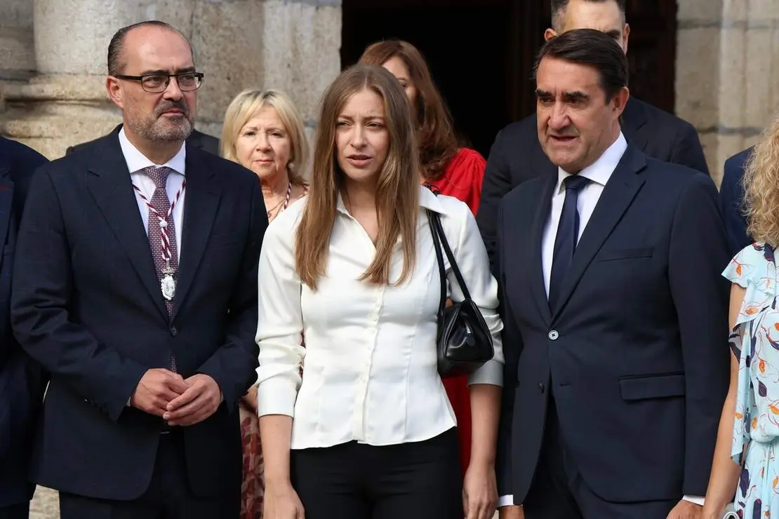 Ponferrada celebra el acto institucional con motivo de la festividad de la Virgen de la Encina y la conmemoraci&oacute;n del LXVIII Aniversario del D&iacute;a de El Bierzo, en el que participan diversas autoridades, entre las que se encuentran el vicepresidente primero y consejero de Desregulaci&oacute;n, Familia y Ayudas Sociales, Carlos Poll&aacute;n, y el consejero de Industria, Universidades, Empleo y Comercio, Juan Carlos Su&aacute;rez-Qui&ntilde;ones