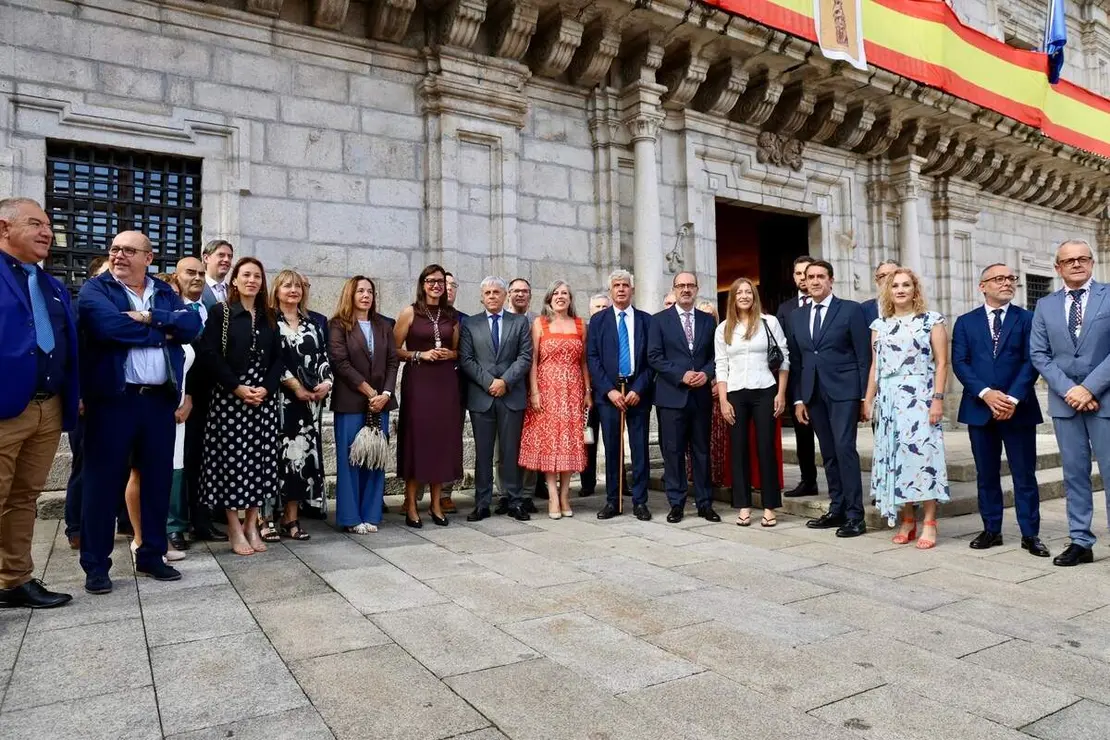Ponferrada celebra el acto institucional con motivo de la festividad de la Virgen de la Encina y la conmemoraci&oacute;n del LXVIII Aniversario del D&iacute;a de El Bierzo, en el que participan diversas autoridades, entre las que se encuentran el vicepresidente primero y consejero de Desregulaci&oacute;n, Familia y Ayudas Sociales, Carlos Poll&aacute;n, y el consejero de Industria, Universidades, Empleo y Comercio, Juan Carlos Su&aacute;rez-Qui&ntilde;ones