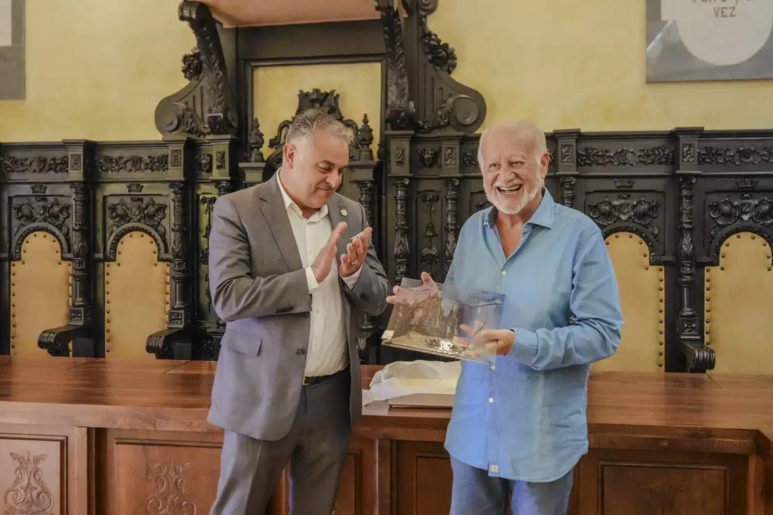 Juan Echanove recibe el el Premio de Honor del Festival de Cine de Astorga. Foto: Ayto. Astorga.