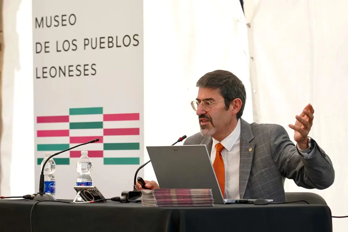 Gran Concejo promovido por el ILC que se celebra en Mansilla de las Mulas (Le&oacute;n)