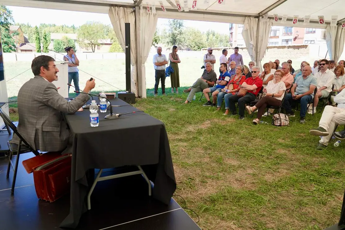 Gran Concejo promovido por el ILC que se celebra en Mansilla de las Mulas (Le&oacute;n)
