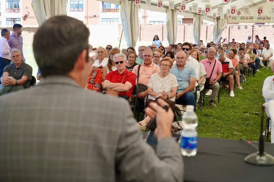Gran Concejo promovido por el ILC que se celebra en Mansilla de las Mulas (Le&oacute;n)