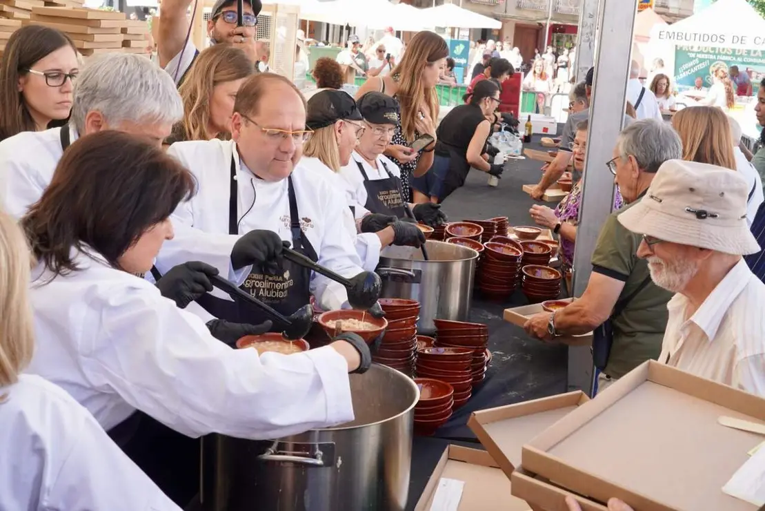 La Ba&ntilde;eza acoge su XXIII Alubiada dentro de la Feria Agroalimentaria. Fotos: Campillo