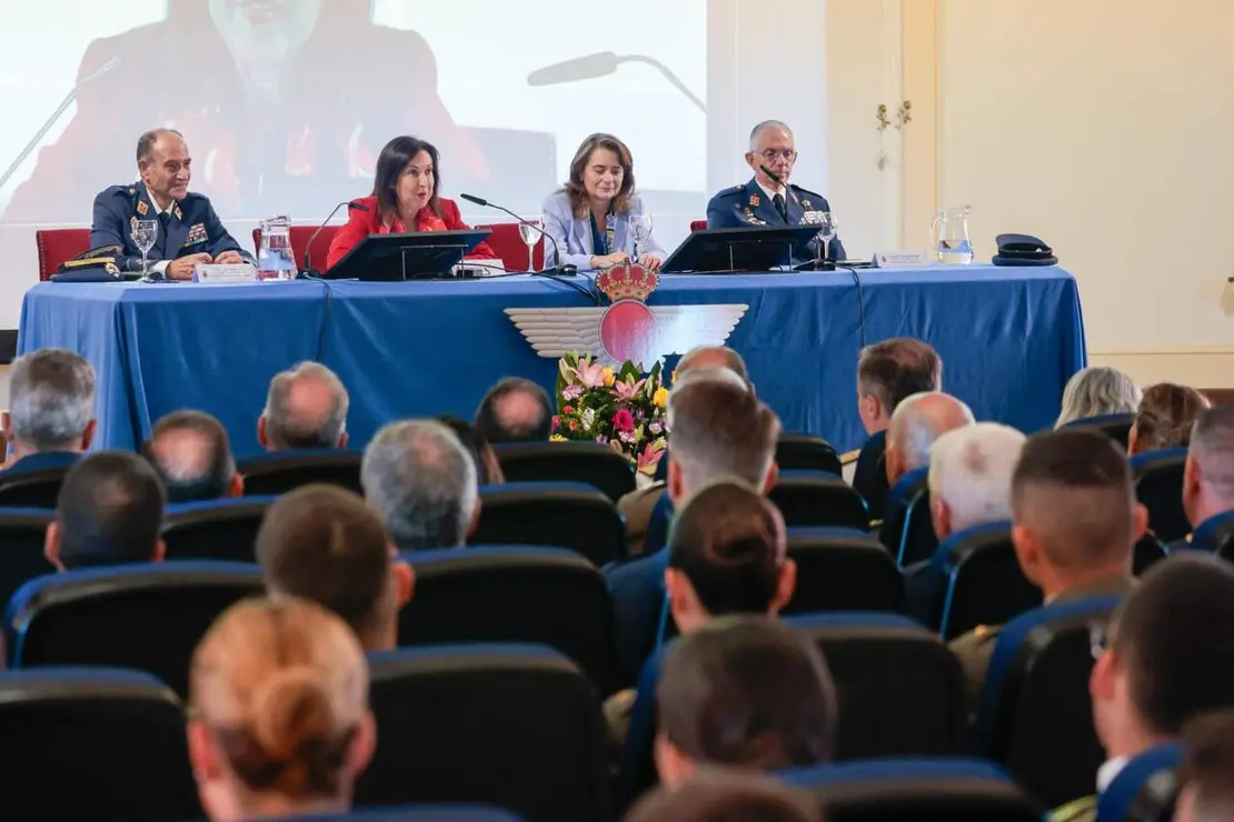 visita-a-actividades-docentes-en-la-academia-bsica-del-aire-y-del-espacio-aba-aerdromo-militar-de-len-foto-rubn-somontemde_55527501526_o