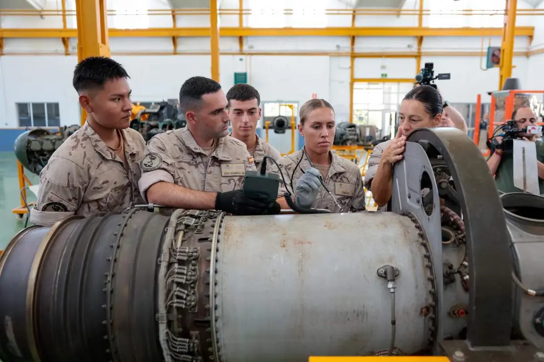 visita-a-actividades-docentes-en-la-academia-bsica-del-aire-y-del-espacio-aba-aerdromo-militar-de-len-foto-rubn-somontemde_55527536148_o