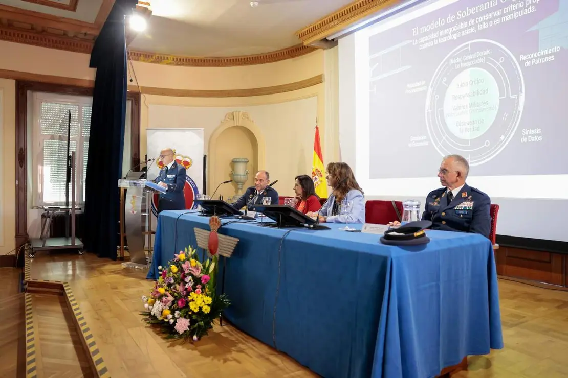 visita-a-actividades-docentes-en-la-academia-bsica-del-aire-y-del-espacio-aba-aerdromo-militar-de-len-foto-rubn-somontemde_55527589843_o