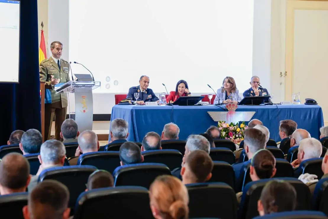 visita-a-actividades-docentes-en-la-academia-bsica-del-aire-y-del-espacio-aba-aerdromo-militar-de-len-foto-rubn-somontemde_55527890055_o