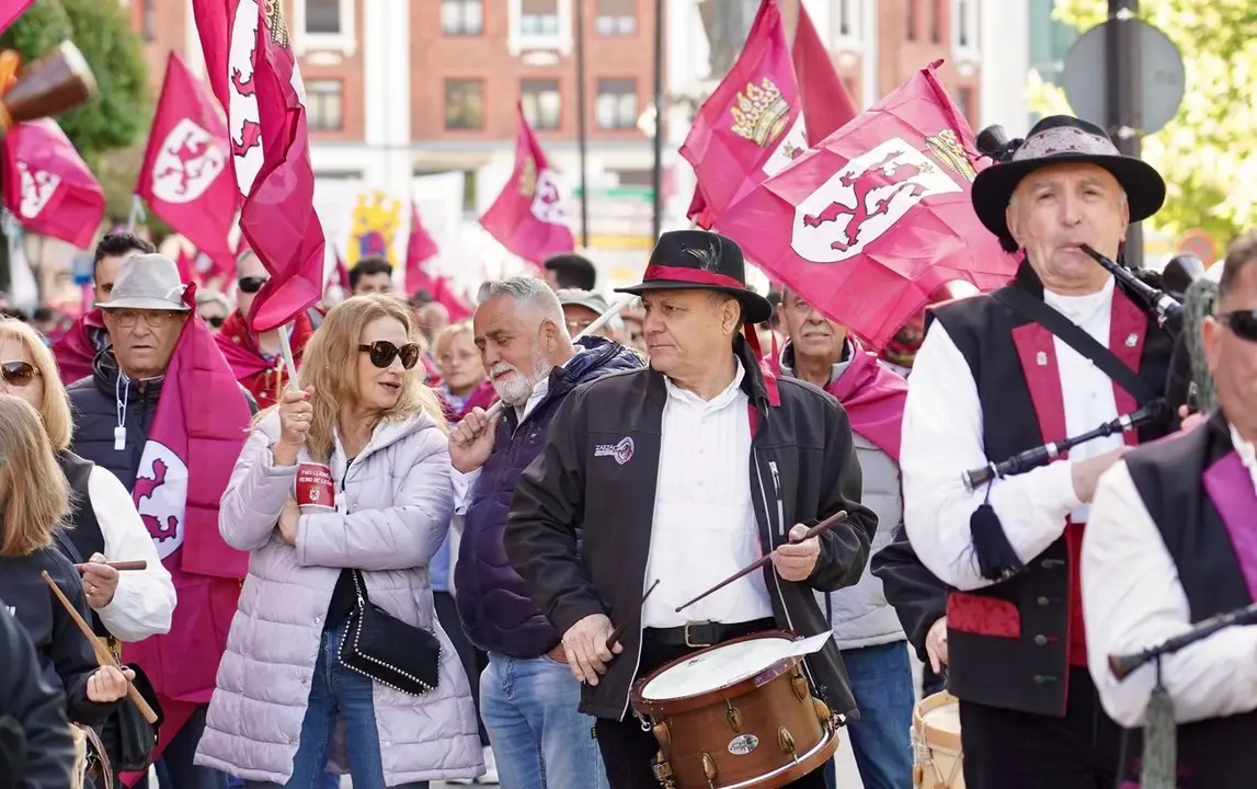 El movimiento leonesista vuelve a marcar en rojo el calendario con la nueva fecha del IV Caminu la Llibertá, que finalmente se celebrará el próximo sábado 18 de mayo.