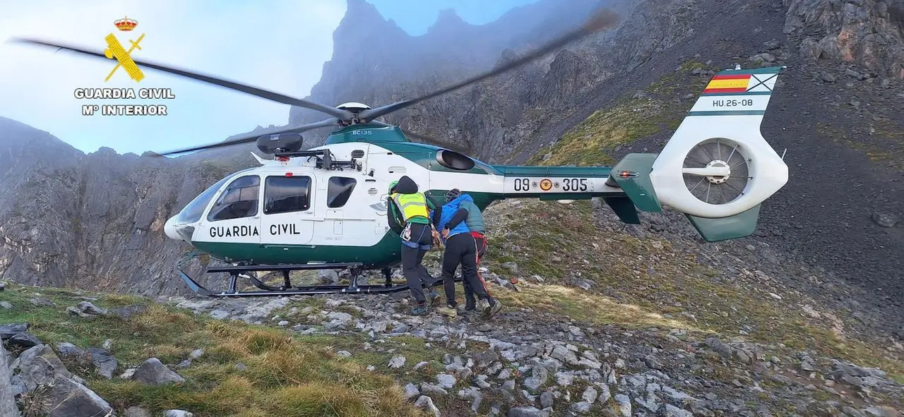 Helicóptero de rescate de la Guardia Civil.