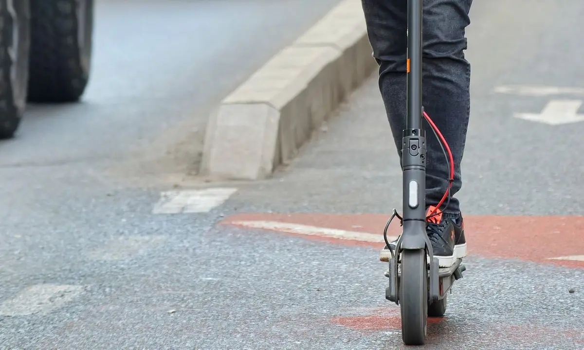 UPL exige un cambio normativo que regule el tráfico de patinetes en la ciudad de León.