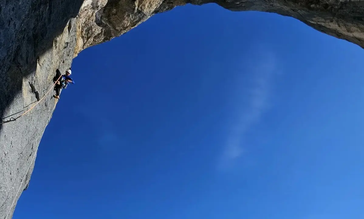 Los escaladores, durante la apertura de la nueva y emblemática vía en Picos de Europa.